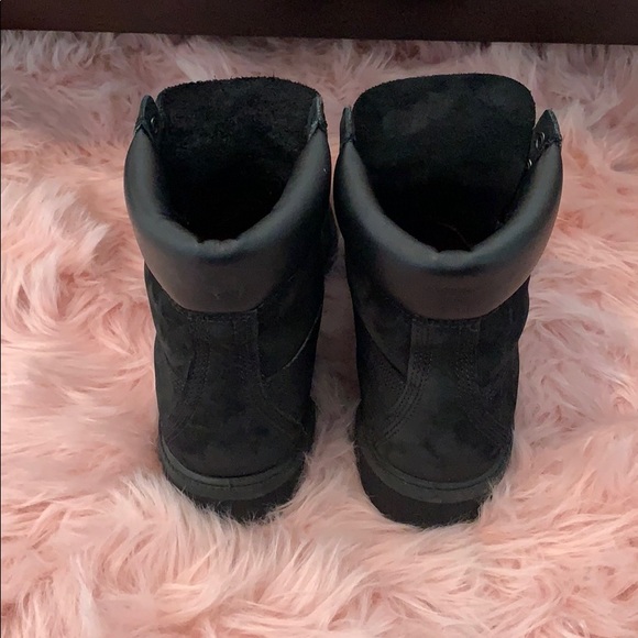 Black Timberlands - Picture 4 of 8